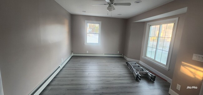 Living room - 1050 Sullivan St