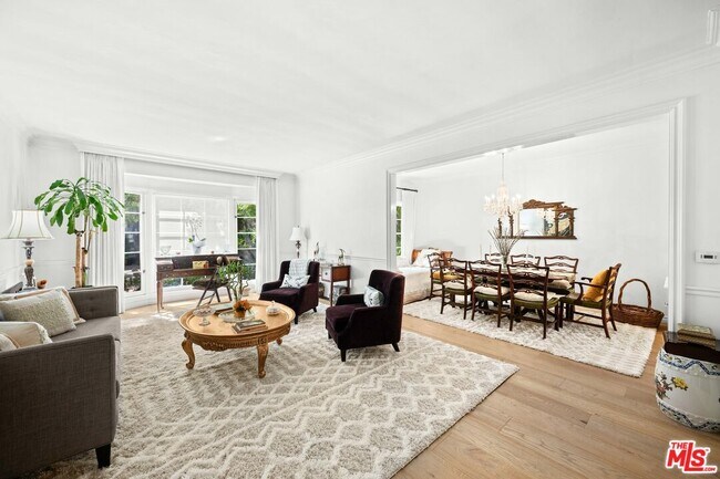Foto del edificio - 8724 Shoreham Dr