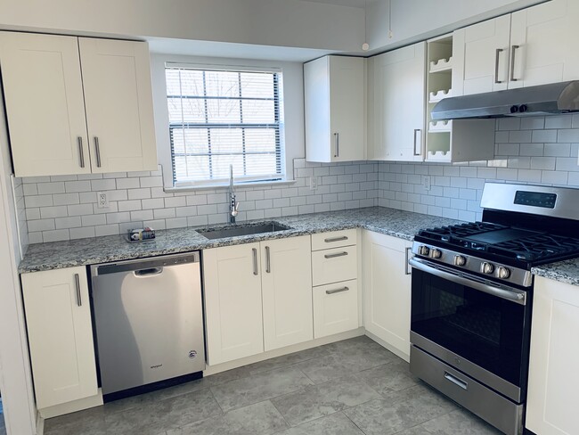 Kitchen - 1 Fairway Ct