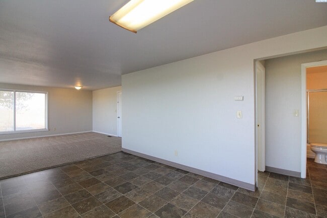 Building Photo - 2 Bed/1 Bath + an Office House in Rural Pasco