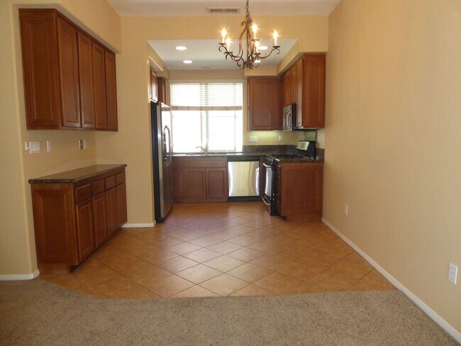 Foto del edificio - Conveniently located 3 BR, 3 Bath townhome in Coronado Ranch, close to everything.