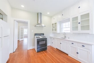 Building Photo - 931 Teetshorn St