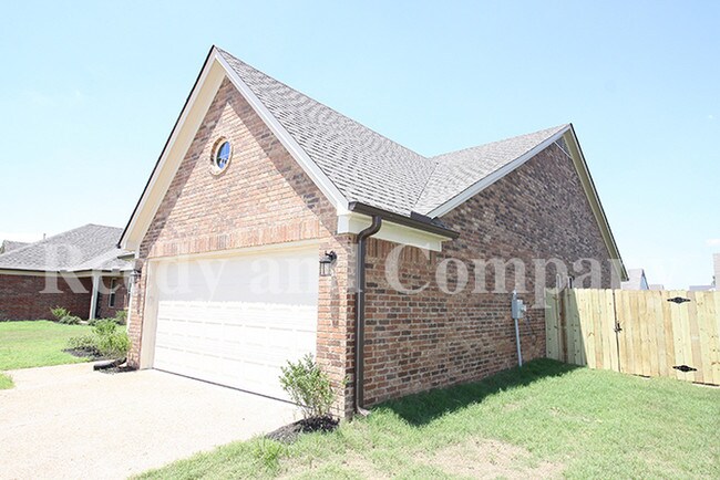 Foto del edificio - Traditonal Brick Home