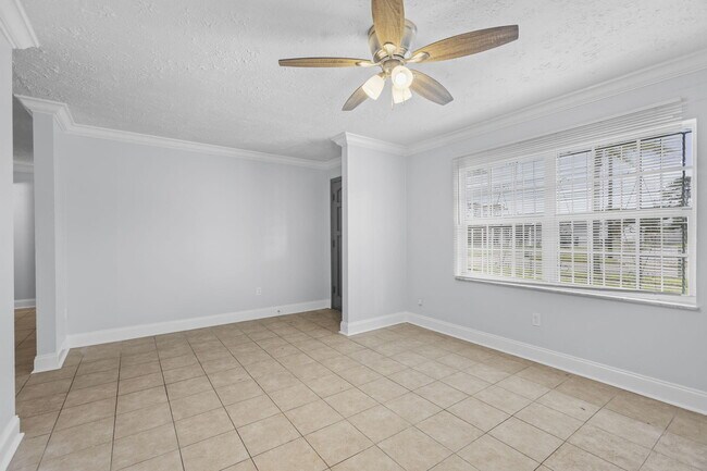Foto del edificio - 307 Essex Dr