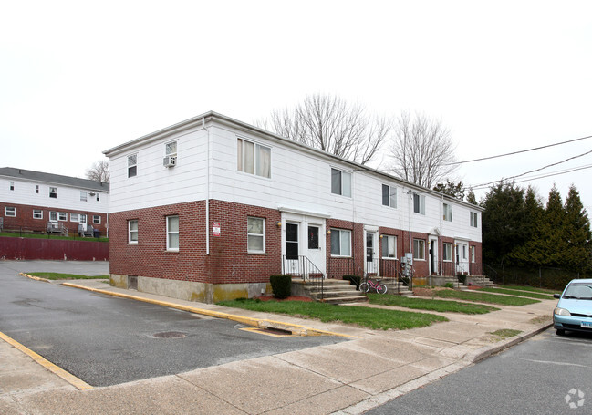 Side View of Building - Londonberry Gardens Apartments