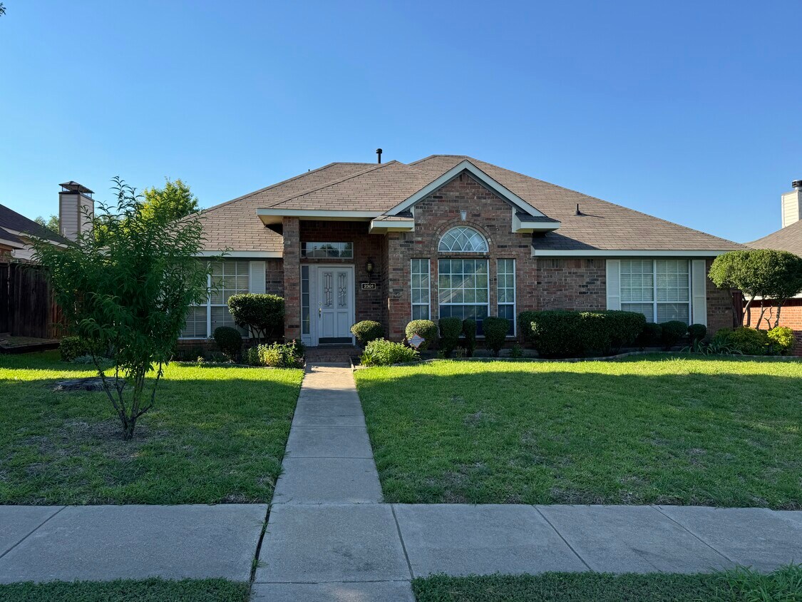Foto principal - 2301 Woodglen Dr