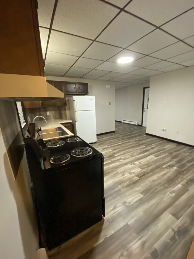 kitchen view from back entry way - 124 Pinecroft Ave