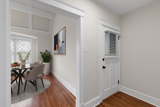 Foto del edificio - 6157 Waterman Blvd