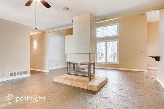 Foto del edificio - 813 Cobblestone Ct