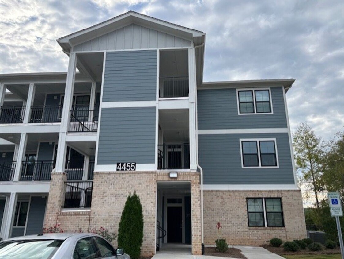 Foto principal - Brand New Luxury 2 Bed/2 Bath Condo - Wate...