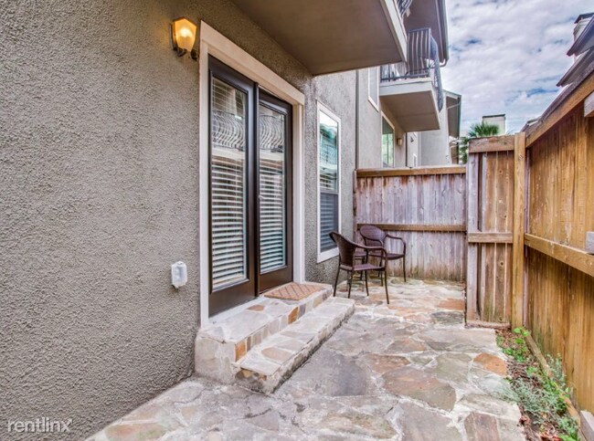 Foto del edificio - 5836 Birchbrook Dr
