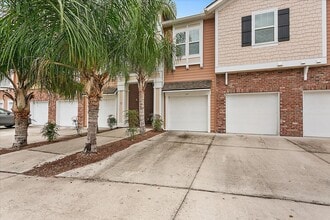 Building Photo - 208 Larkin Pl