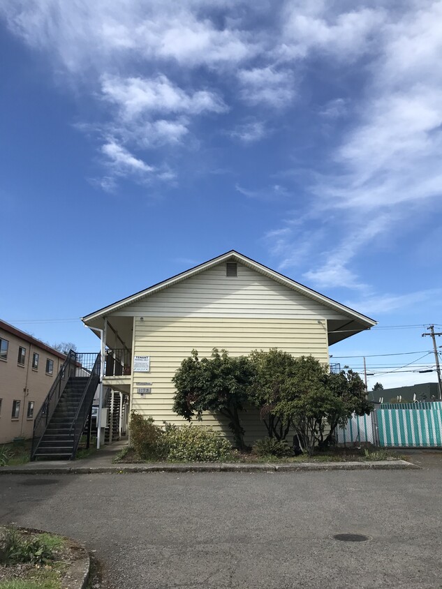 Front of Building - 1172 Chambers St