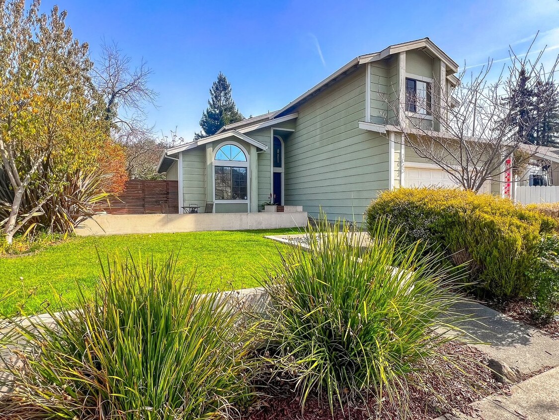 Building Photo - Charming Browns Valley Four Bedroom Home