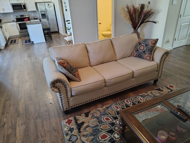 Foto del edificio - Room in House on Pennyroyal Wy