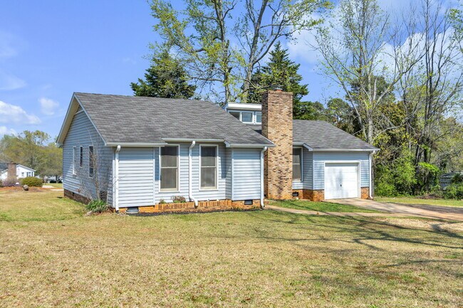 Building Photo - 204 Hattie Rd