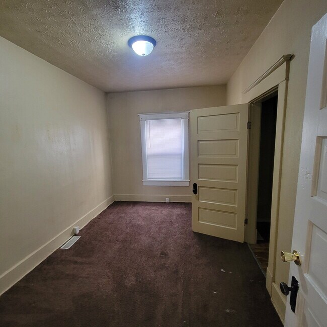 Foto del edificio - Westside 5BR/2BA House w/Fenced-In Yard!