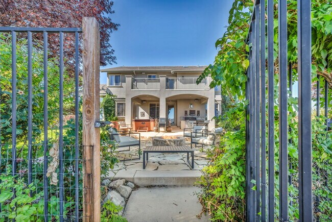 Foto del edificio - 1520 Taos Ln