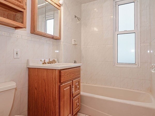 Foto del edificio - 24 Burnside Ave