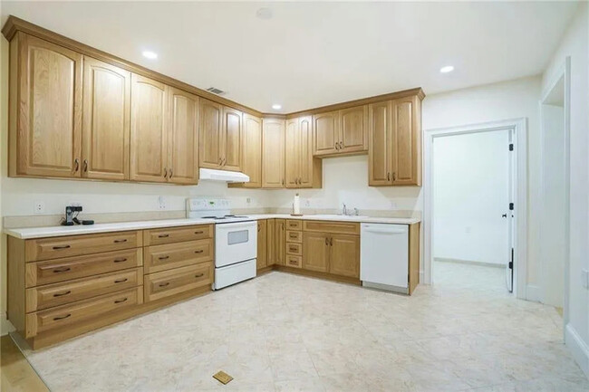 Foto del edificio - 2262 Meadowvale Dr NE