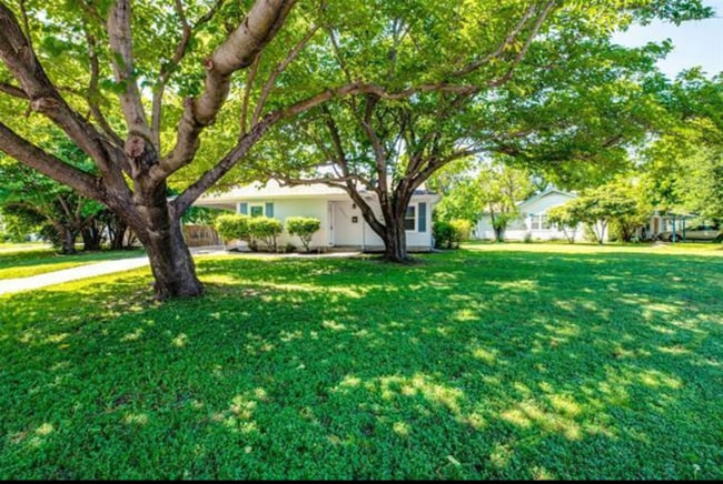 Building Photo - 5840 Jennie Dr