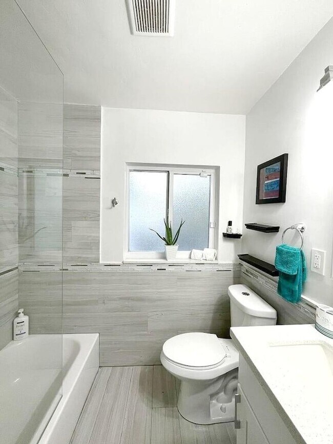 Foto del edificio - 1440 NW 7th Terrace