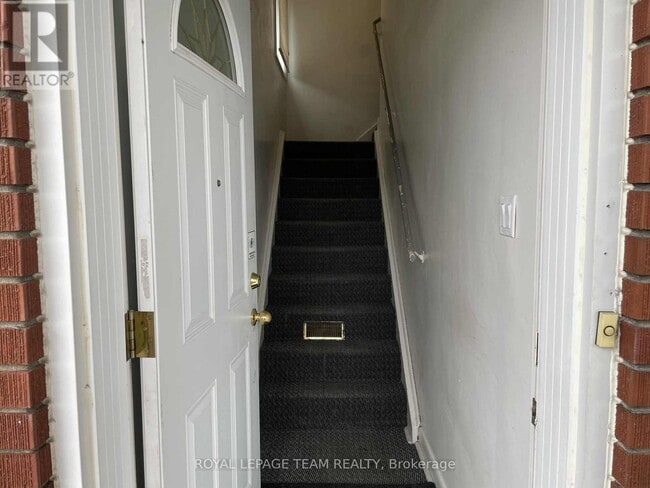 Building Photo - 482 Vernon Ave