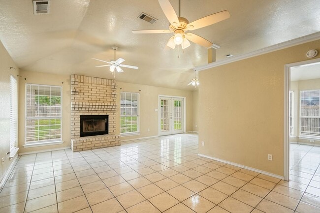 Foto del edificio - Spacious 3 Bedroom, 2 Bath Home on Quiet Dead-End Street