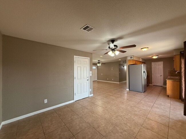 Building Photo - Pool home - Long term - Unfurnished