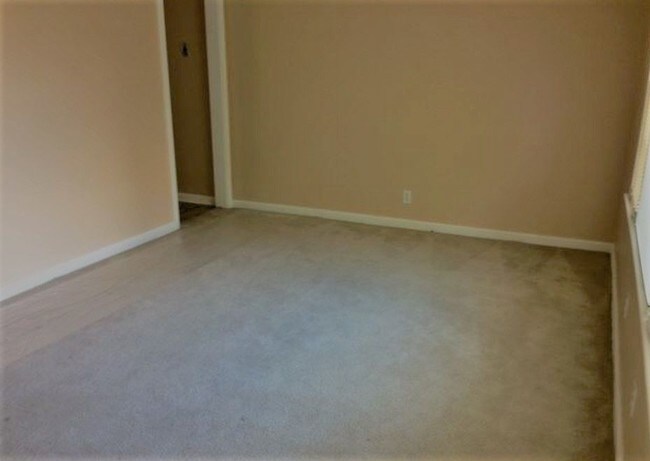 Foto del edificio - 123 N Lawn Ave 3