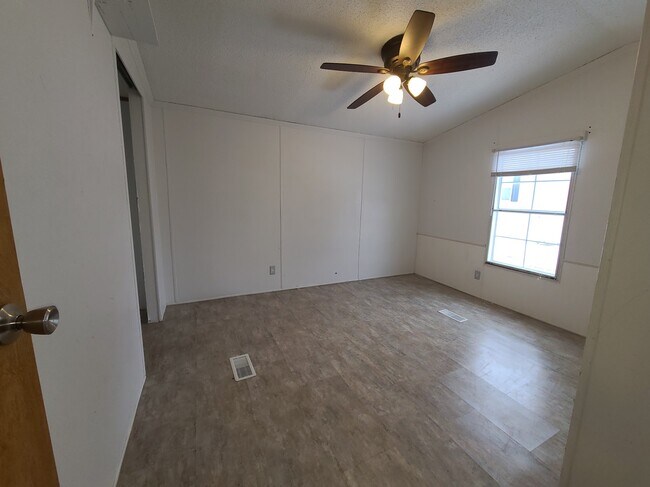 Foto del edificio - 700 W Ridgeway Ave
