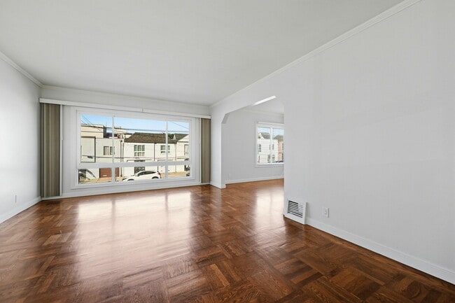 Building Photo - 4439 Kirkham St