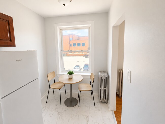Foto del edificio - 1635 W Morse Ave