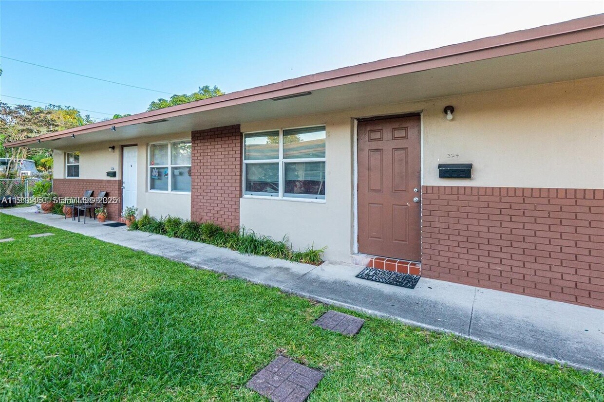 Building Photo - 324 NE 44th St