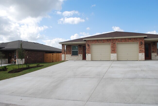 Building Photo - 1512 Dakota