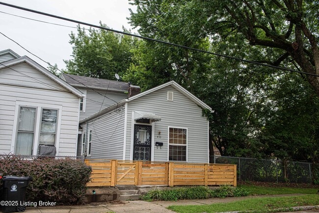 Building Photo - 933 Vine St