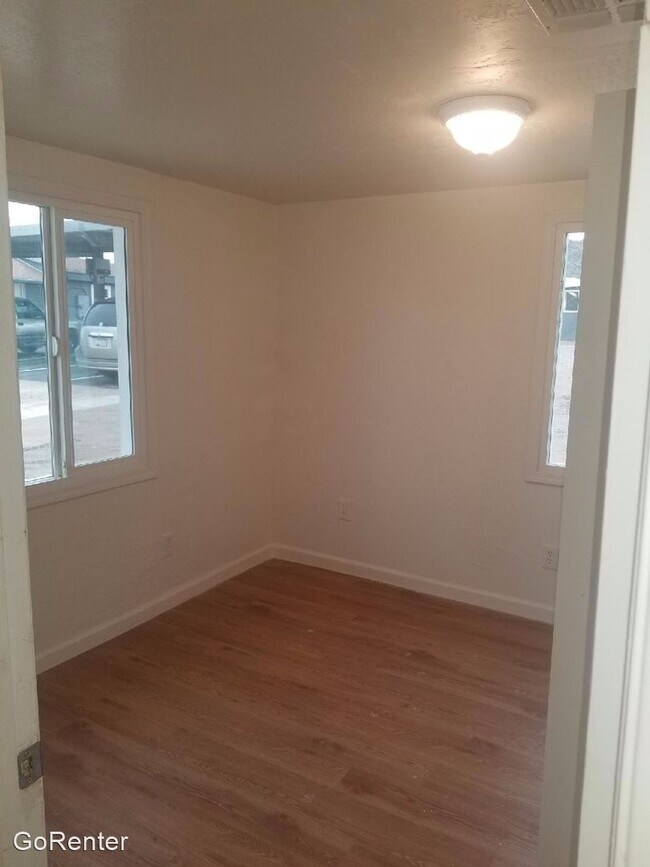 Building Photo - 1329 E Cinnabar Ave