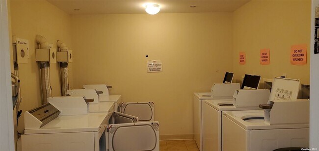 Foto del edificio - 42-23-42212 212th St
