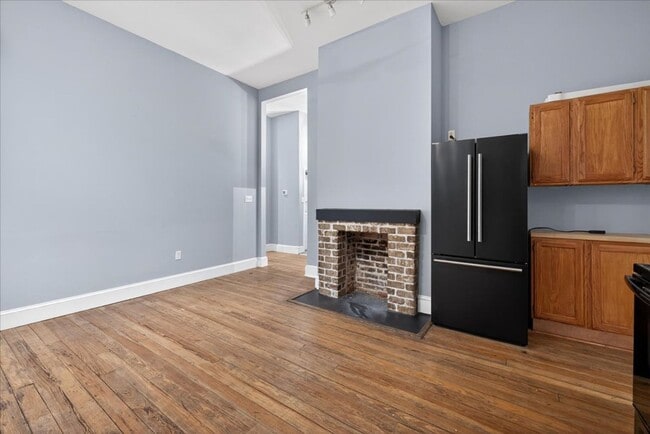 Building Photo - 211 W 38th St