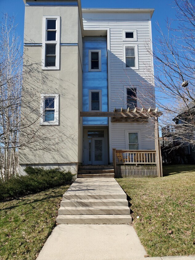 2905 N Newhall St Unit 601, Milwaukee, WI 53211 Condo for Rent in