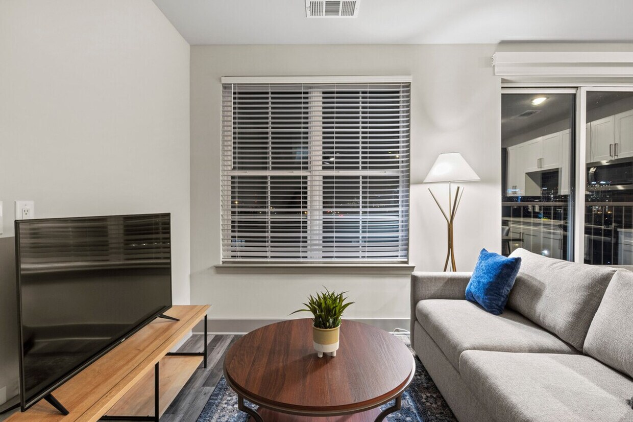 Foto principal - 2026 Clifton Ave
