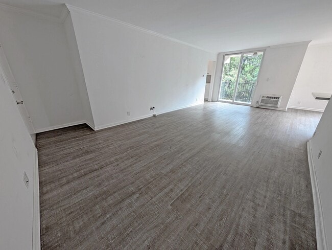 Building Photo - 118 S Wetherly Dr