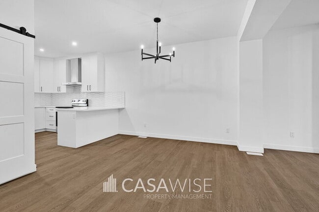 Building Photo - 9339-9222 222 St NW