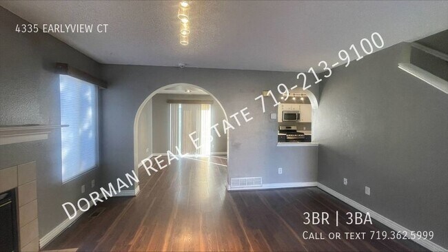 Foto del edificio - Single family with fireplace