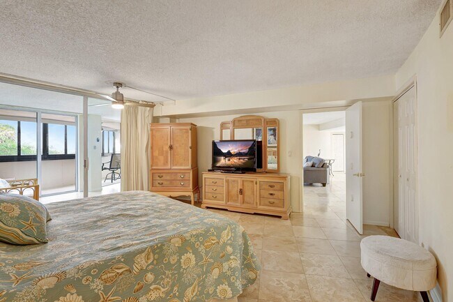 Foto del edificio - 1357 NE Ocean Blvd