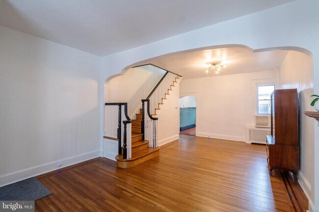 Building Photo - 2417 S Mole St