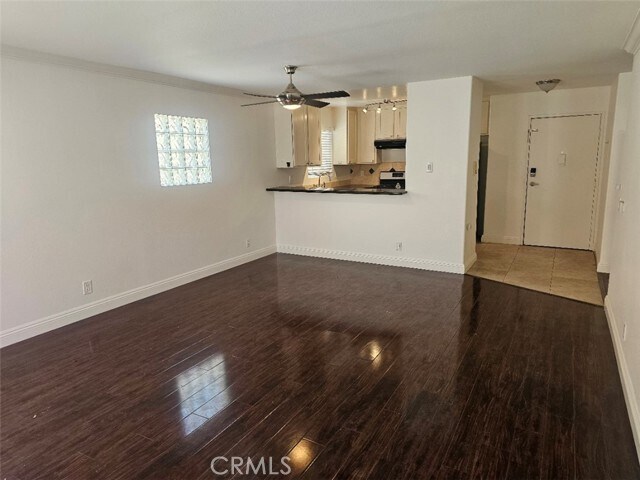 Building Photo - 404 W 4th St