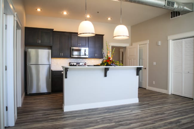 Foto del edificio - 218 E 7th St