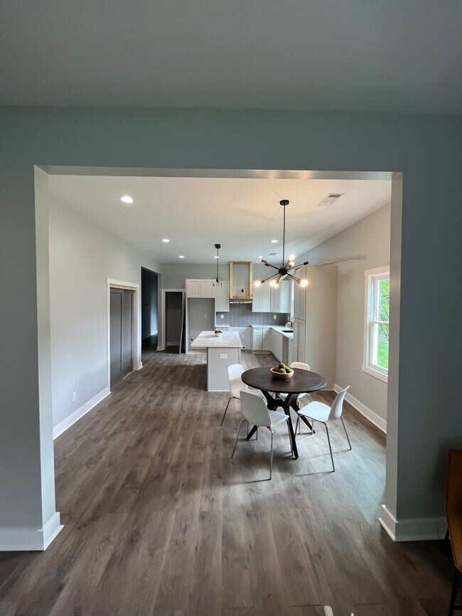 Foto del edificio - 842 White St SW