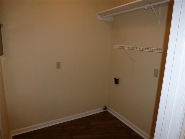 Building Photo - 380 Creekwood Ct